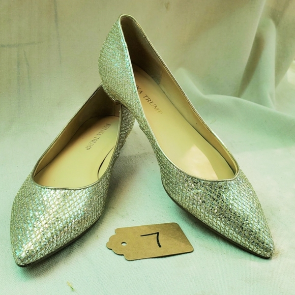 Ivanka Trump Gold Flats - Picture 1 of 4